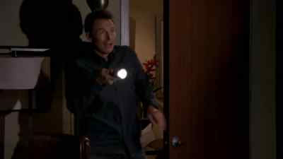 [Both scream] - Hot in Cleveland