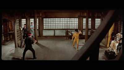 'Both warriors give
further demonstrations, - The Final Game of Death