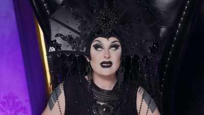 [Boulet Brothers laugh]
[intense music] - The Boulet Brothers' Dragula: Titans