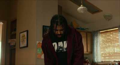Boy, here. Sit up. Sit up.
Please. Please, sit up. - Blindspotting