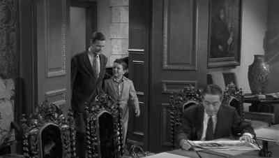 -Boy, mothers sure make a fuss.
-Yeah, ha, ha. - The Invisible Boy