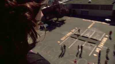 [Boy]
Someone get her down. - Kyle XY
