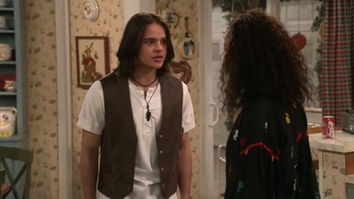 - Boyfriend gets first hug.
- I said first hug, not first hump. - That '90s Show