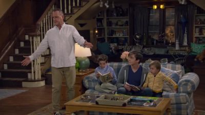 Boys, your favorite babysitter's here. - Fuller House