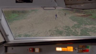 Boys, we got some late arrivals.
Open the door. - Lost