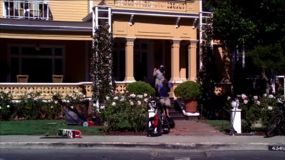 (boys shouting indistinctly) - Desperate Housewives