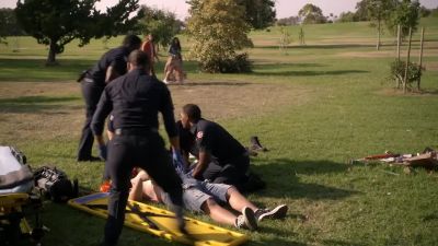 Brad, don't die! I love you!
Don't die! - Station 19
