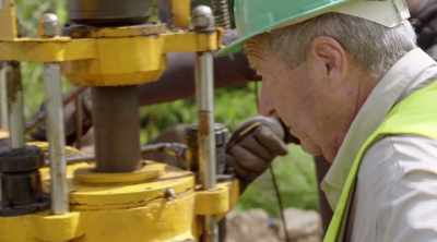 ‐ Brad increases the drill speed
to its maximum - Lost Gold of World War II