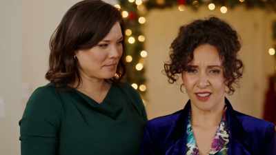 - Brady? He kinda
looks familiar. - Mom's Christmas Boyfriend