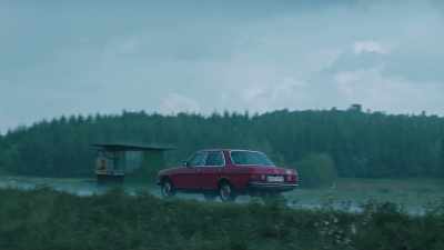 [Brakes creak] - The Little Drummer Girl