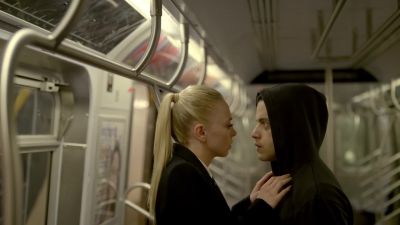[brakes squeal and hiss] - Mr. Robot