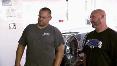- Brandon made a change.
- Yeah, we put a new blower on it, - Street Outlaws No Prep Kings Team Attack