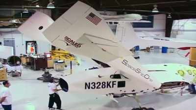 Branson købte teknologien
til SpaceShipOne- - Space Titans: Musk, Bezos, Branson