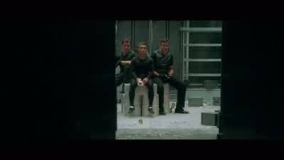 REACHING ELEVATOR DOORS NOW. - Ocean's Eleven