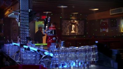 Breaking and entering really necessary? - Smallville