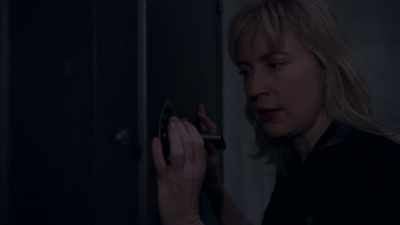 Breanna, we're about
to crack the door. Any problems? - Leverage: Redemption