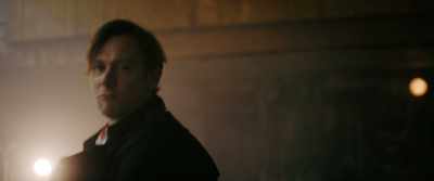 - [breathes deeply]
- [Faraday grunts] - The Man Who Fell to Earth