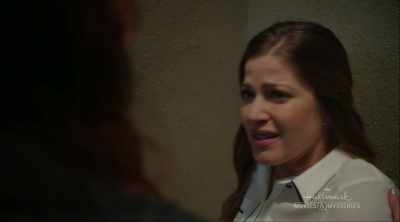 Bree, gaat het?
-Niks aan de hand. - Aurora Teagarden Mysteries: A Game of Cat and Mouse