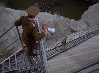 BREEN: There must be others too.
Go after them. - The Six Million Dollar Man