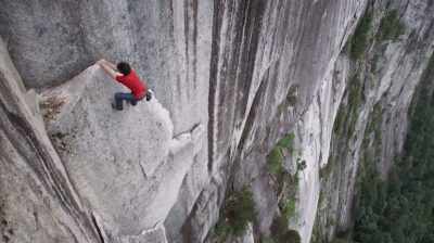 [BRETTE] I... I really love
just watching him climbing. - The Alpinist
