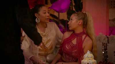 Bri... Bri, I know you're
having a conversation. - Sweet Life: Los Angeles