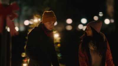 -[Brianna] Ooh.
-[Julian laughing] - The Great Holiday Bake War