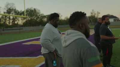 BRICE: Watch the corner.
COACH: Ah! - Algiers, America