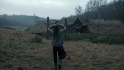 Brida, not that way.
Take the goat out the side. - The Last Kingdom