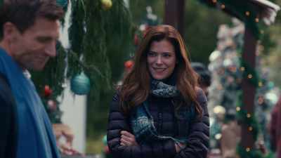(bright music) - A Maple Valley Christmas
