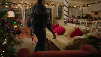 (bright music) - All Saints Christmas