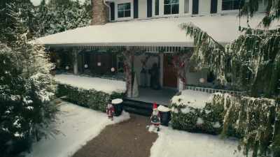 (bright music)
(Trevor chuckles) - A Maple Valley Christmas