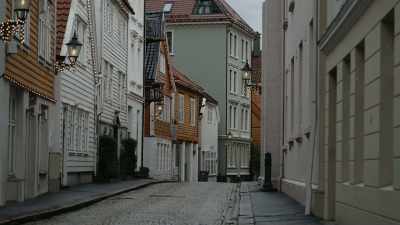 (bright upbeat music continues) - My Norwegian Holiday