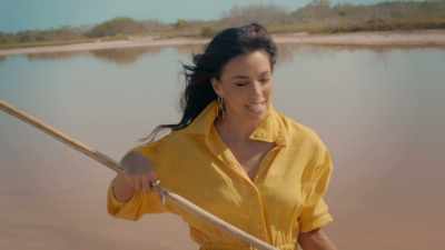 - Brilliant!
- I did it. - Eva Longoria: Searching for Mexico