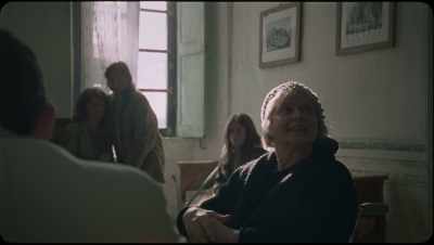 Bring Arthur a light
for his cigarette. Thank you. - La Chimera