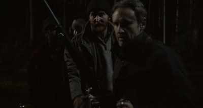 - Bring him in alive. Go!
- That fucker's mine! - Calibre