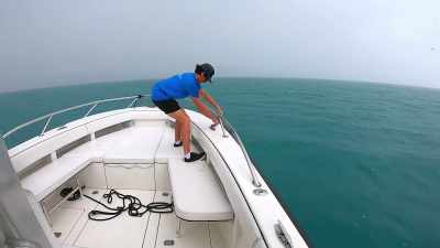 Bring it in nice and
slow, then, nice and easy. - Below Deck Down Under