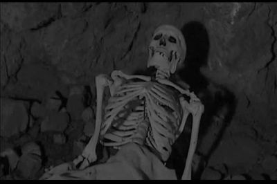 Bring the meteor to the Skeleton - The Lost Skeleton of Cadavra