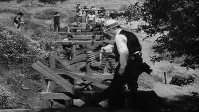 Bring those dogs over here!
He won't get far. - I Am a Fugitive from a Chain Gang