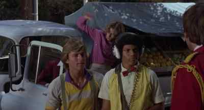 - British soldiers?
- This is valet parking, dummy. - Roller Boogie