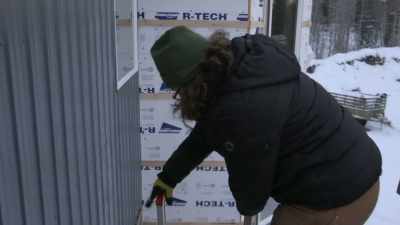 BRITTANY: I don't want
to hop down, actually. - Life Below Zero: Next Generation