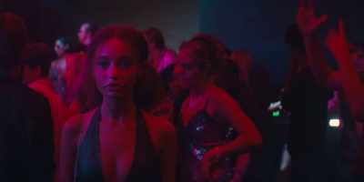[Brittany] There's so many
gross guys here. - Suncoast