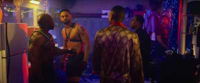 - Bro.
- [chatter] - All the Queen's Men