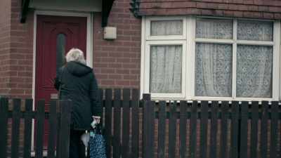 ..broad daylight with people sat
in their front garden, - The Detectives: Fighting Organised Crime