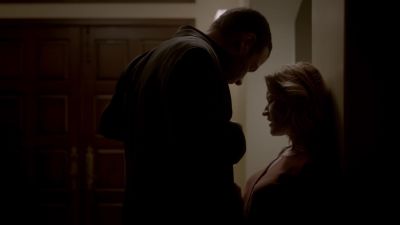 - Broken rib, I think.
- Ray... - Ray Donovan