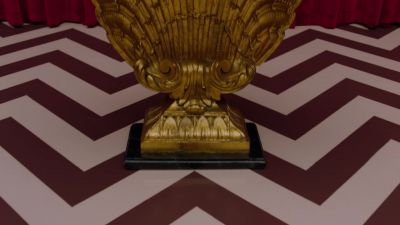 ♪ brooding atmospheric music ♪ - Twin Peaks