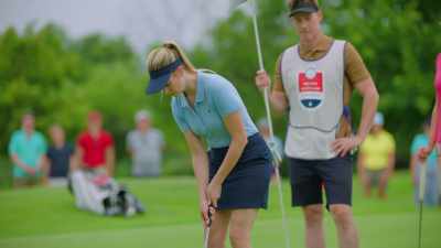 Brooke stepping in for
another birdie effort. - Love on the Right Course