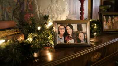 - [Brooke] Well, since
one sister packed up - Christmas at the Chateau