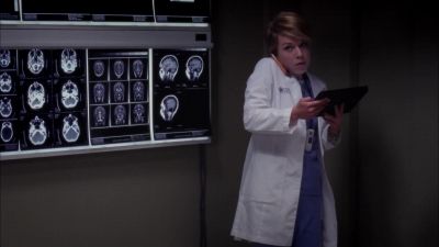 BROOKS WHAT ARE YOU DOING IN HERE WITH THE LIGHTS OFF - Grey's Anatomy