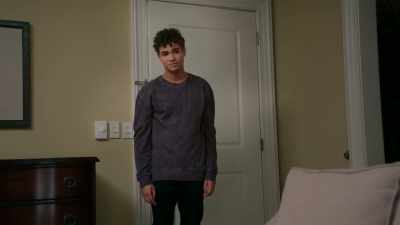 BROTHER: COME ON.
HELP YOU GET DRESSED. - Tyler Perry's The Oval