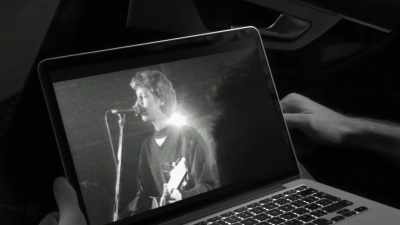 ["Brothers and Sisters"
playing on computer] - Coldplay: A Head Full of Dreams